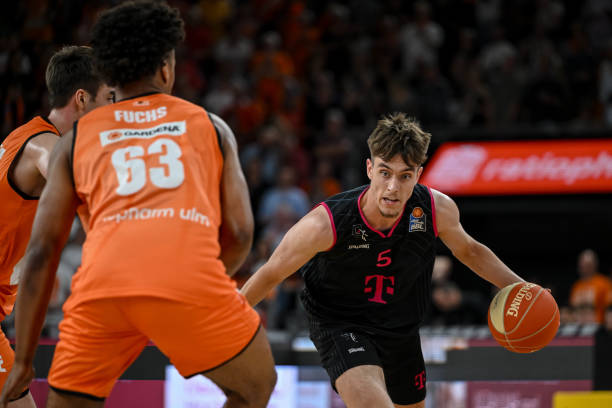 英媒：多个国家转会窗未关闭，奥纳纳&斯特林等球员仍可能离开