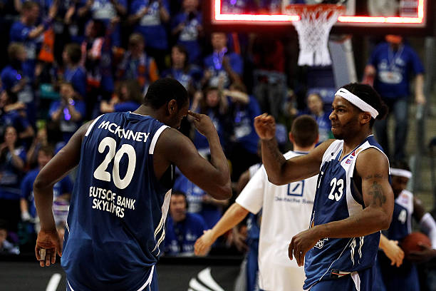 罗马诺：我可以保证，曼联将在明年签下一到两名重量级中场（罗马诺：确定无疑，曼联明年将引进一至两名顶级中场）